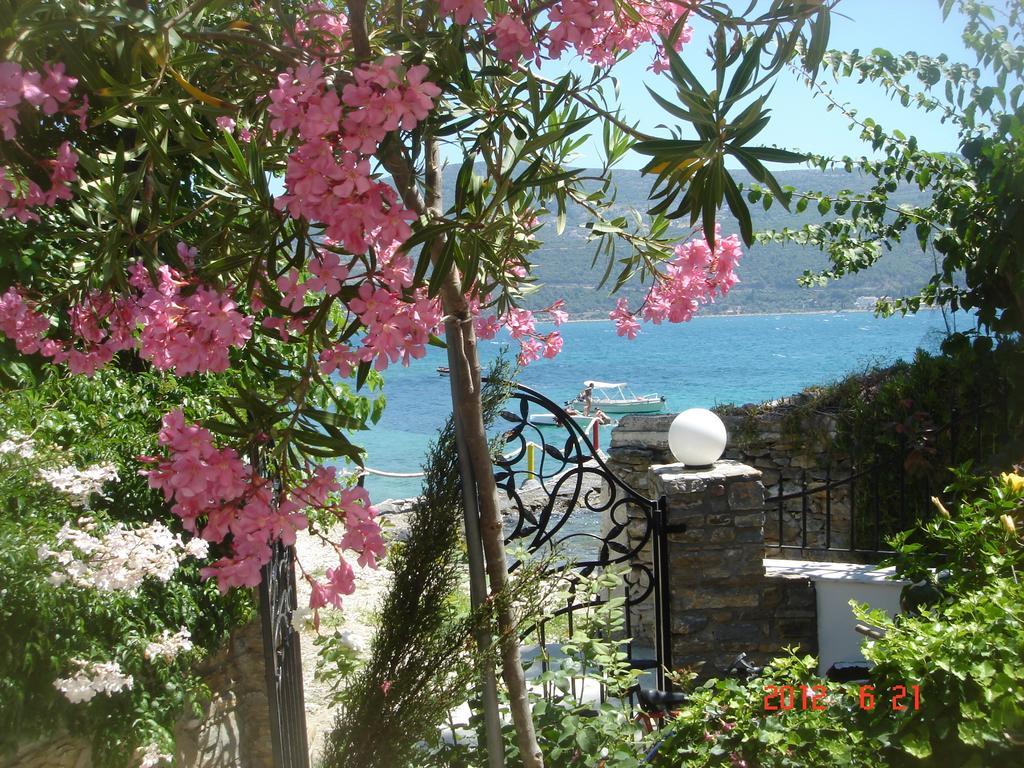 Roditses Beach Sea Front Apartments Samos Town Zimmer foto