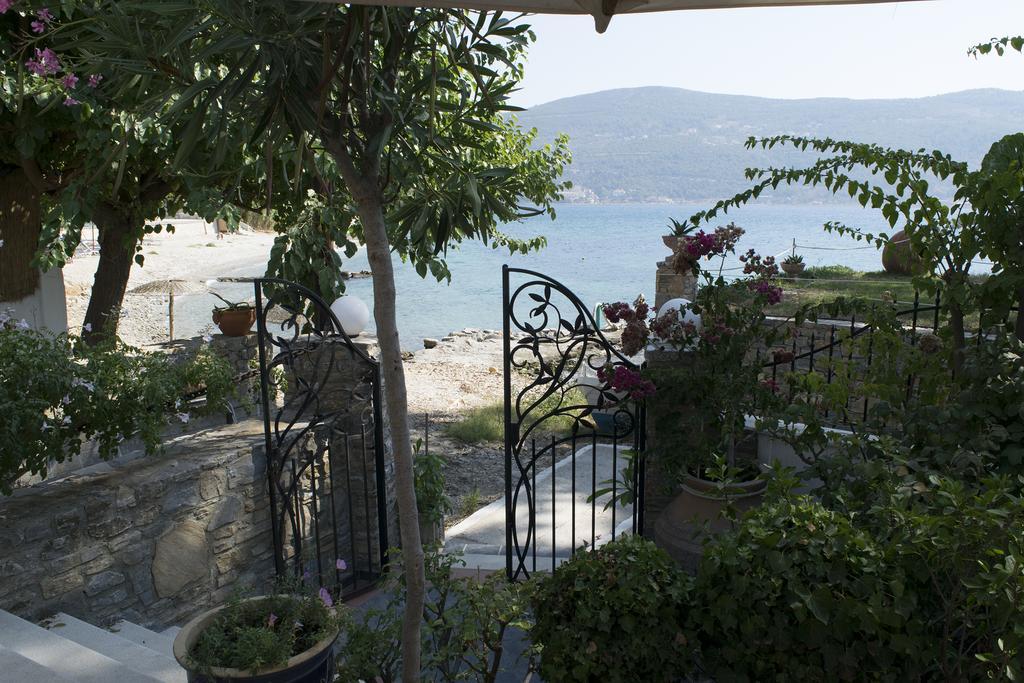 Roditses Beach Sea Front Apartments Samos Town Exterior foto