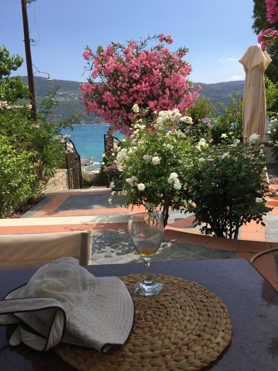 Roditses Beach Sea Front Apartments Samos Town Exterior foto